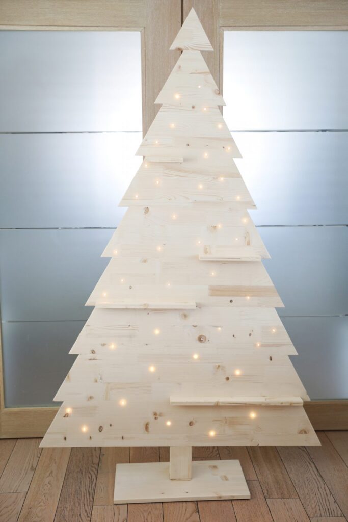 albero natale sagomato su legno